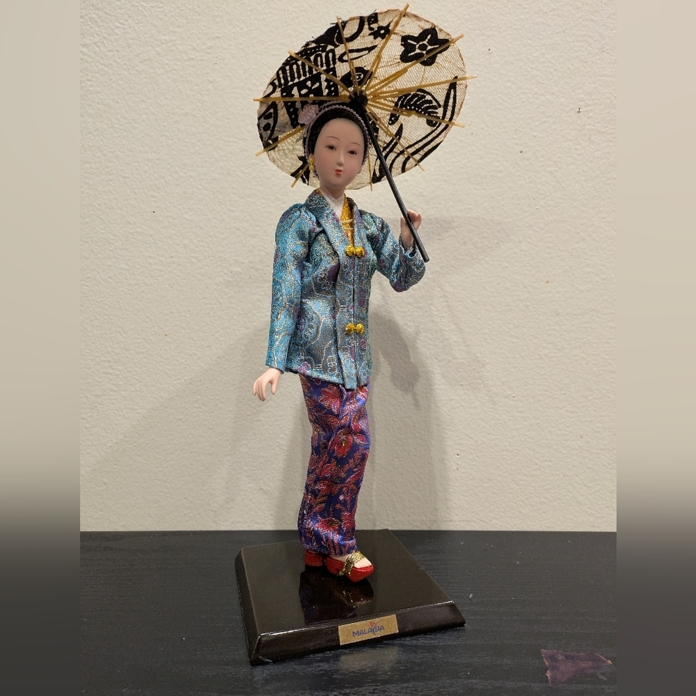 Elegant Asian-Inspired Figurine with Parasol